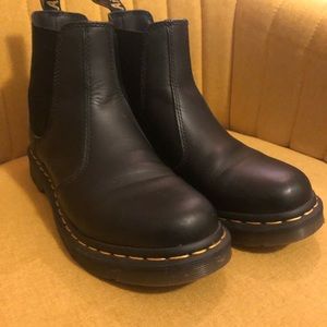 Dr. Martens 2976 Chelsea Boots